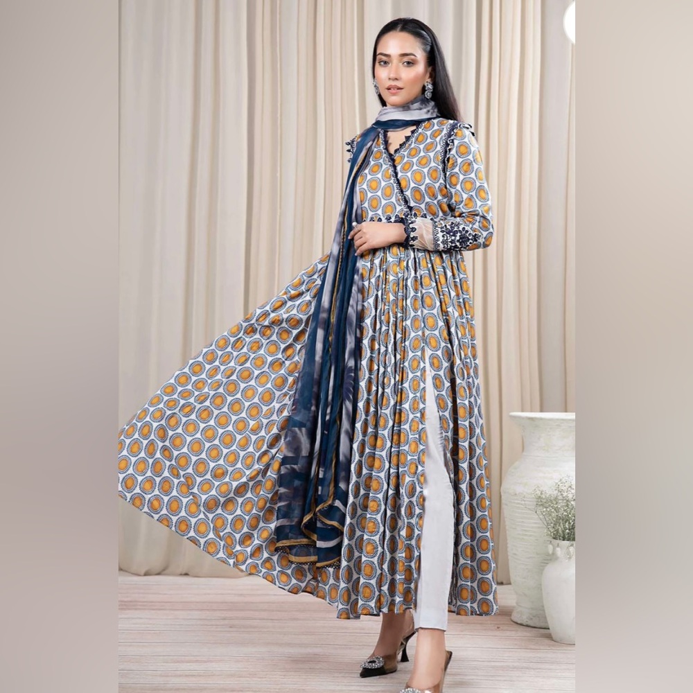 Pakistan ready to wear Maria b three piece dress